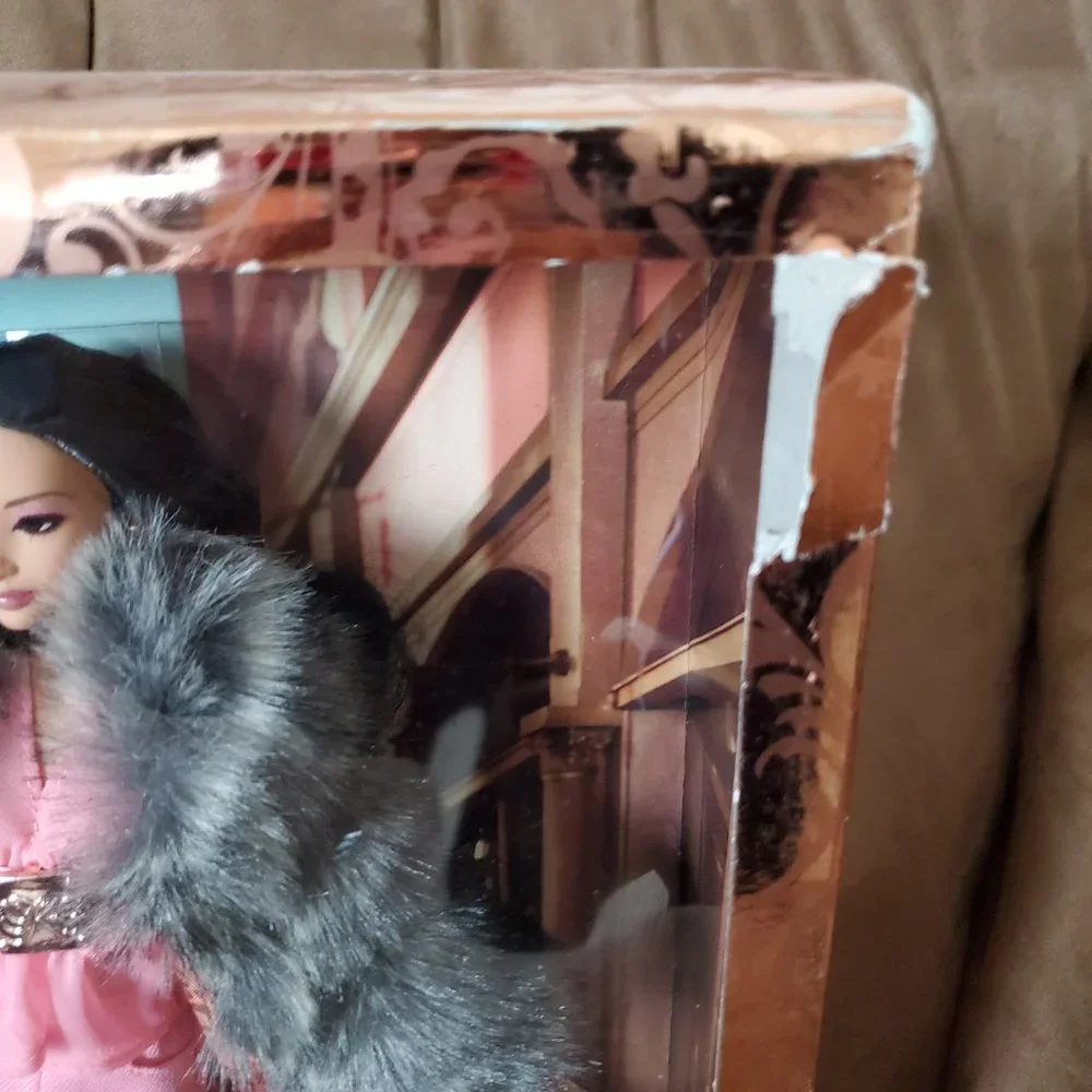 Kimora Lee Simmons Barbie Doll 2008 - Picture 7 of 7